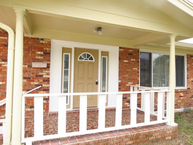 Building Photo - 122 Magnolia Dr