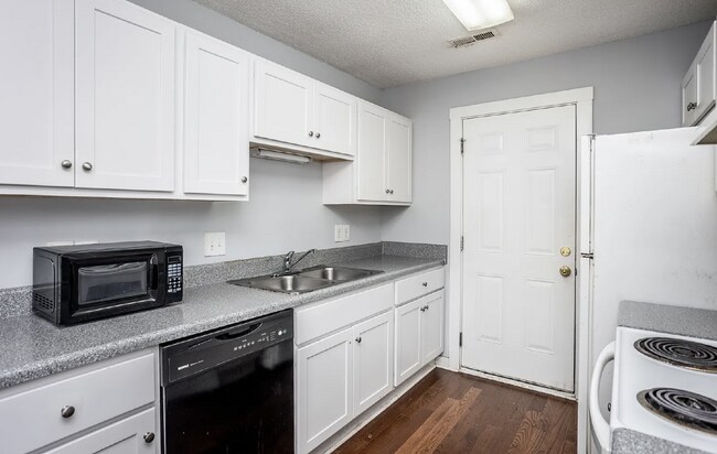 Building Photo - " 2-Bed Duplex on Large Lot- Off Street Parking"