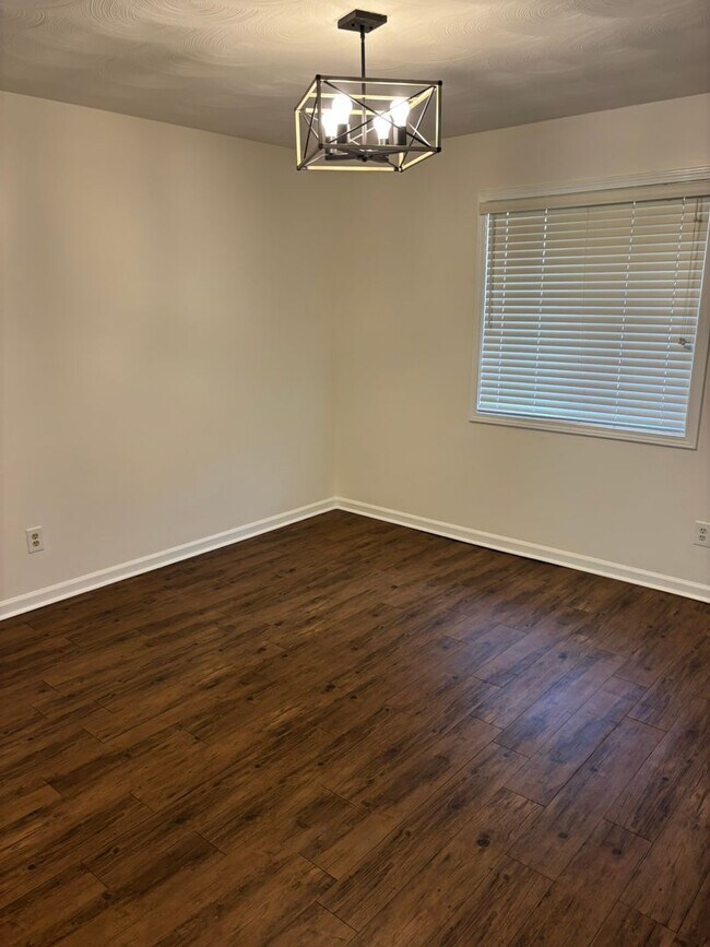 Building Photo - Where Comfort Meets Home