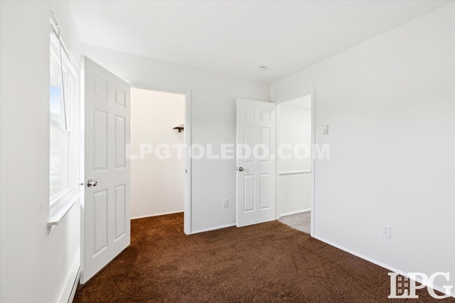 Building Photo - 4336 Deerwood Ln
