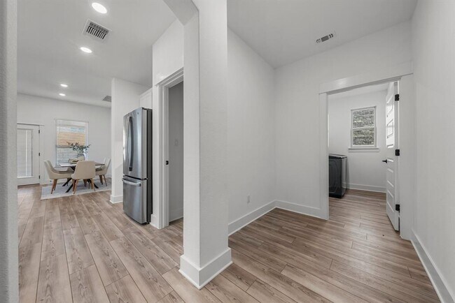 Building Photo - 3405 Charade Dr