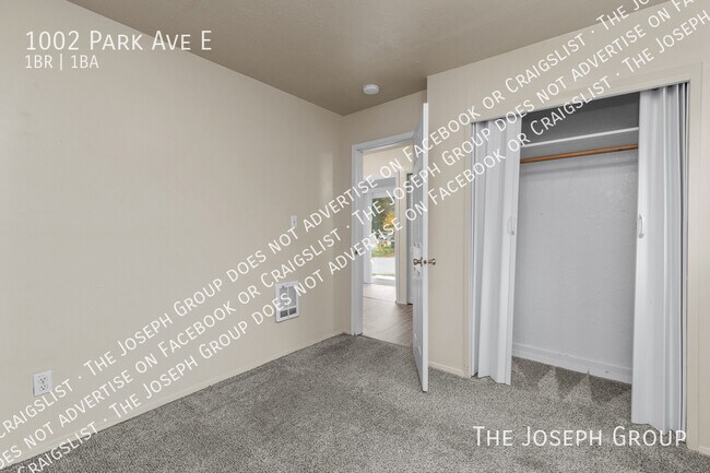 Building Photo - 1002 Park Ave E