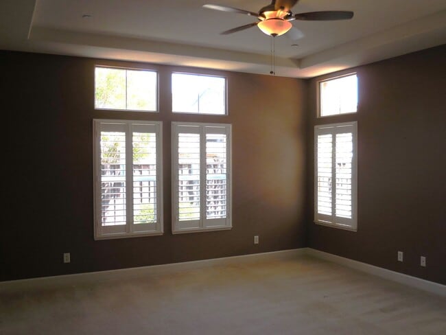 Building Photo - Spacious Single Story Home in Springlake!