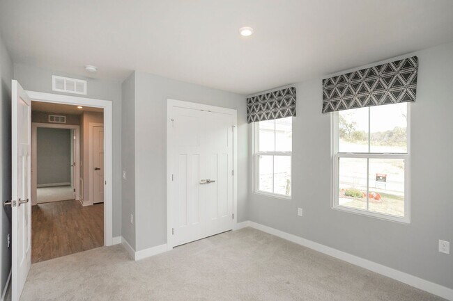 Building Photo - 711 Cottage Dr