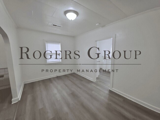 Building Photo - 926 Gay St