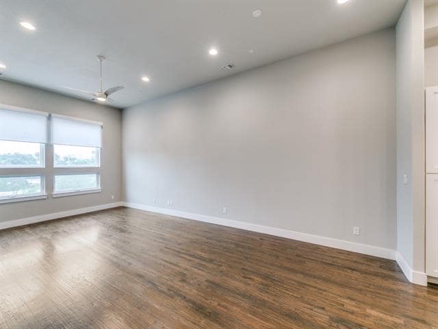 Building Photo - 3816 Roseland Ave
