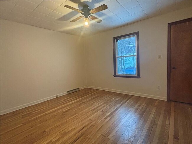 Building Photo - 121 Panorama Dr