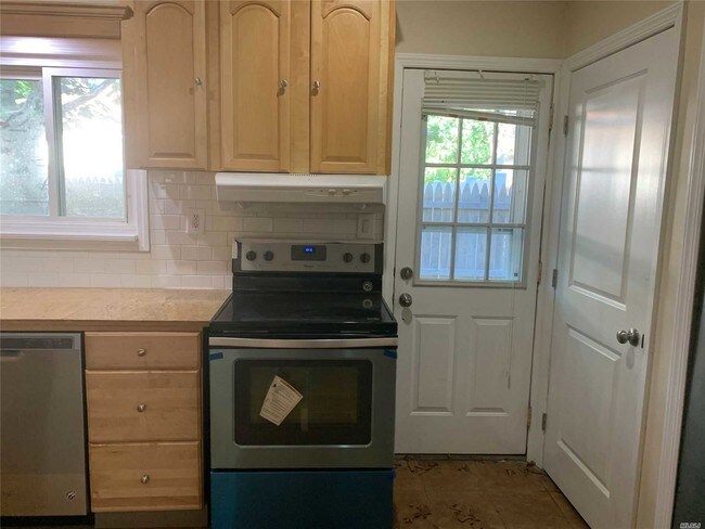 Building Photo - 177 Mastic Blvd