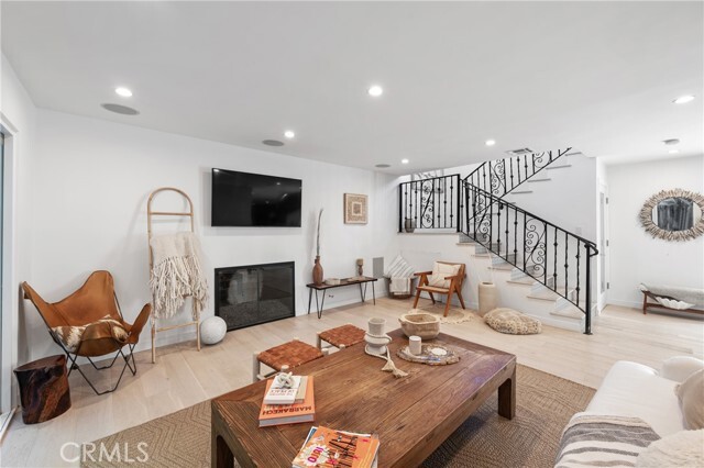 Building Photo - 4444 Canoga Ave