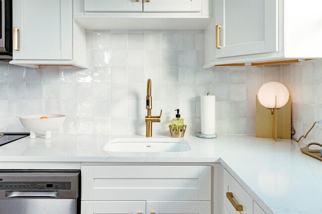 Building Photo - 610 38th St