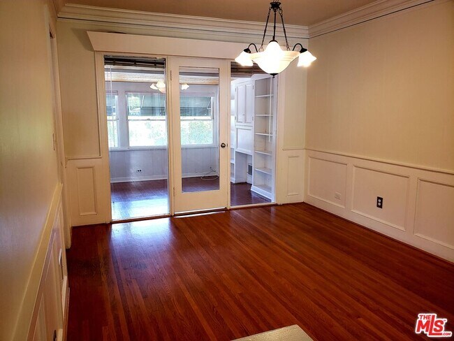 Building Photo - 1710 Oakwood St