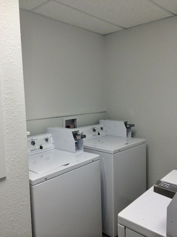 Building Photo - 124 W Main St