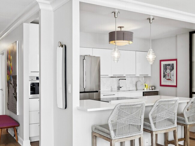 Building Photo - 1240 N Lake Shore Dr