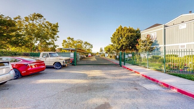 Building Photo - Bright first floor 2 bedroom with washer &...