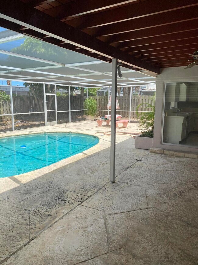 Building Photo - 466 Gateway Dr