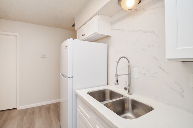 Building Photo - 8607 Bart Ln