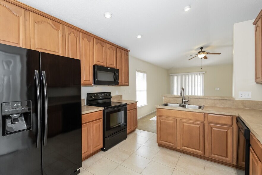 Building Photo - 2452 Willowbend Dr
