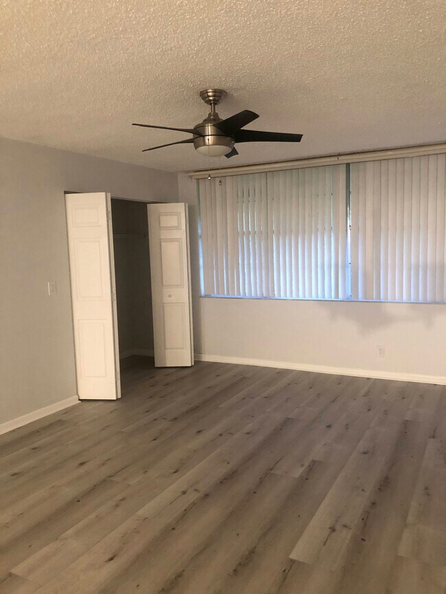 Building Photo - 2825 NW 22nd Ave