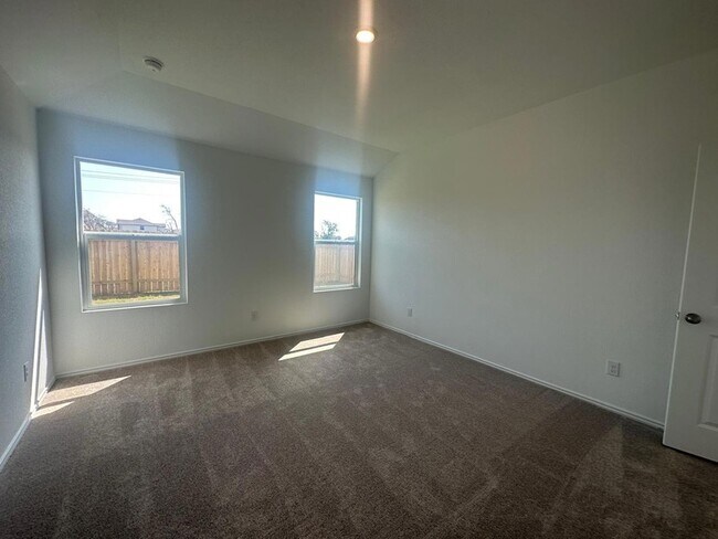 Building Photo - 453 Alamito Ave