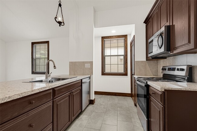 Building Photo - 29527 Turnbury Village Dr