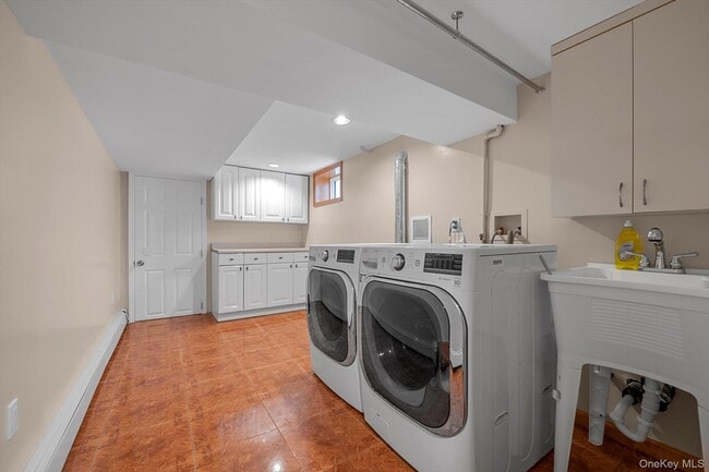 Building Photo - 85-66 188th St