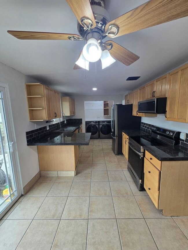 Building Photo - 3723 Kewanee Dr
