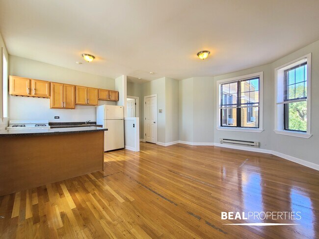 Building Photo - 723 W Barry Ave