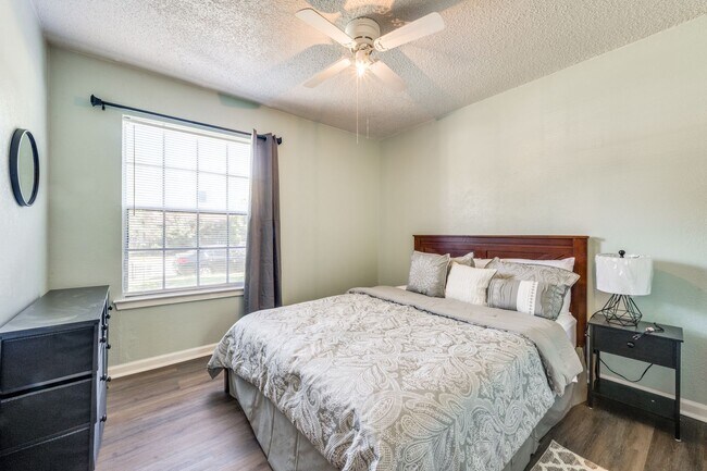 Building Photo - 509 Woodford Ln