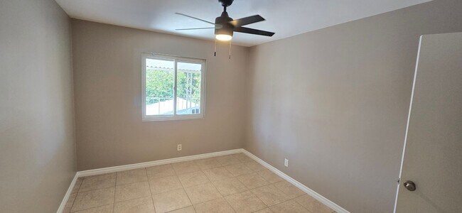 Building Photo - 405 S Kroeger St