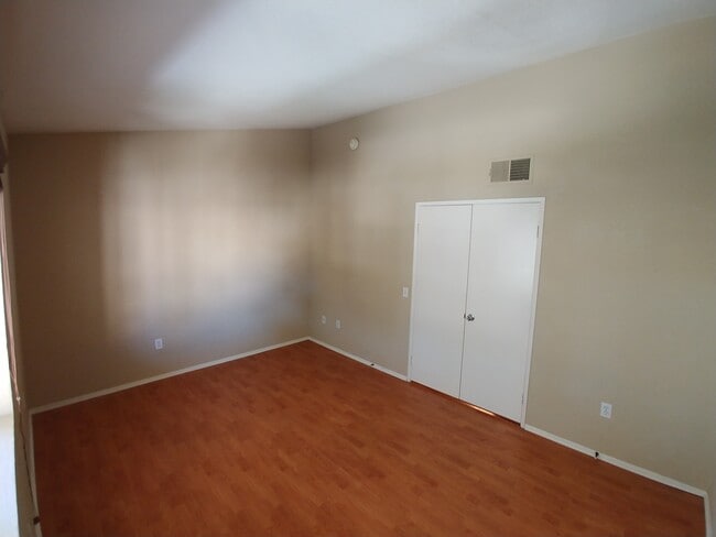 Building Photo - 3927 Nobel Dr