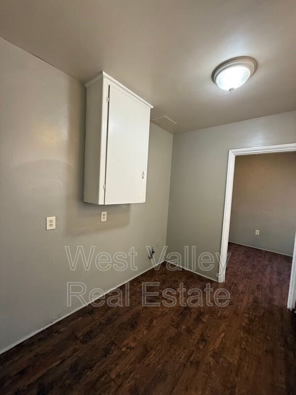 Building Photo - 511 Philippine St