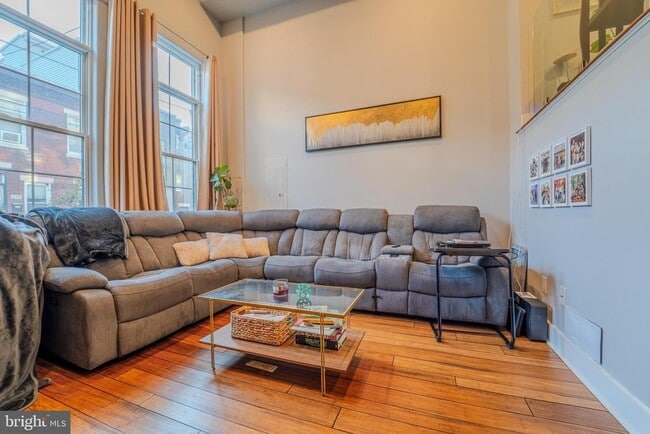 Building Photo - 617 McClellan St