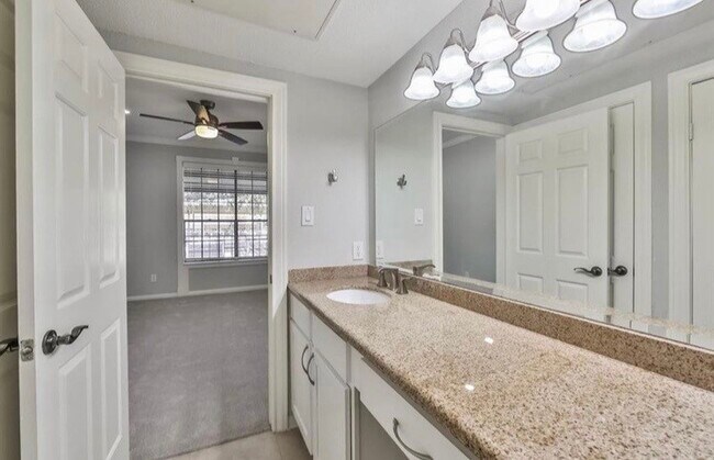 Building Photo - 2700 Revere St