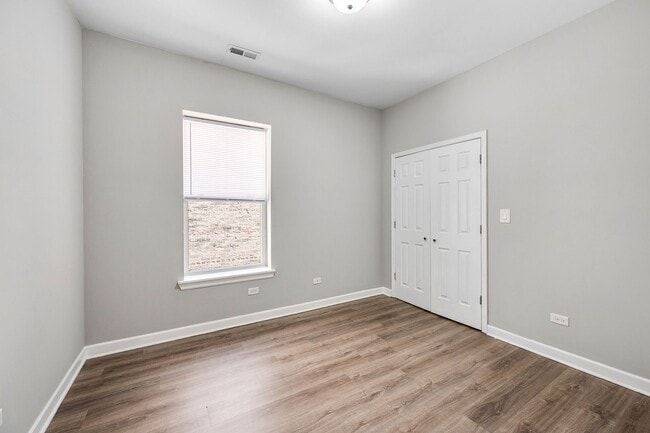 Building Photo - 4143 S Michigan Ave