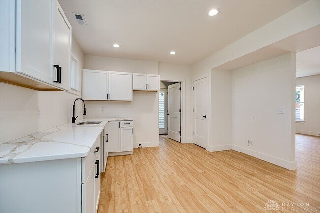 Building Photo - 4249 Pleasant View Ave