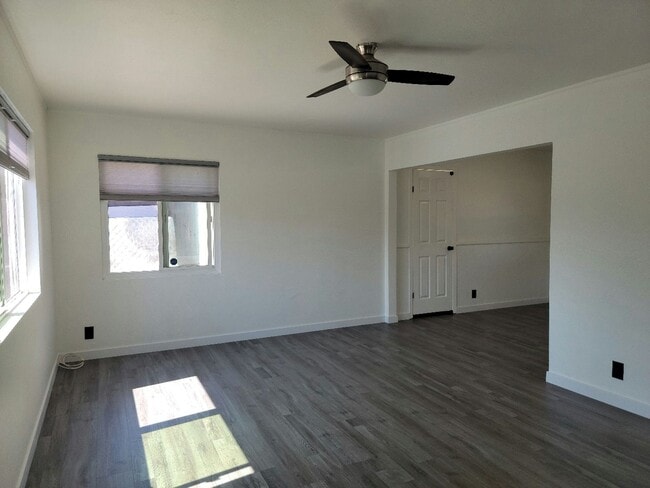 Building Photo - Renovated 2bd/1bth Single Family Home in R...