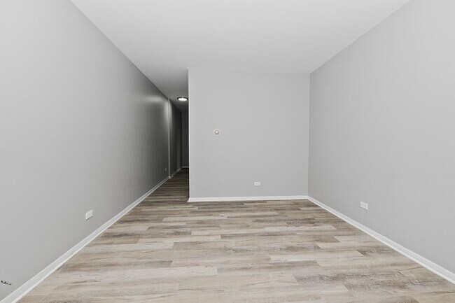 Interior Photo - 7806-7812 S Troy