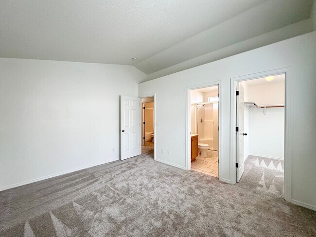 Building Photo - Beautiful 3-Bedroom, 2.5-Bath Condo with Modern Comforts!