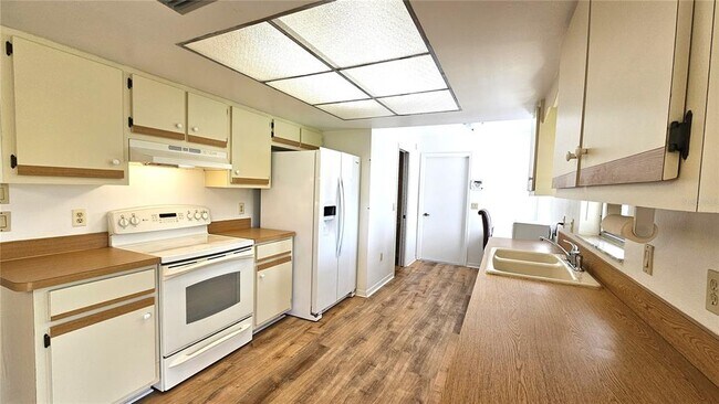 Building Photo - 6462 Mechler St
