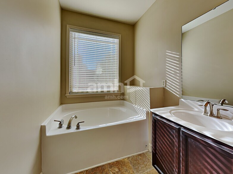 Building Photo - 259 Applehill Way