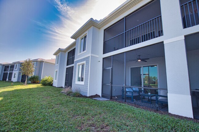 Building Photo - Golf Transfer 2-Bedroom 2-Bathroom First Floor Condo in the desirable Wellen Golf and Country Clu...