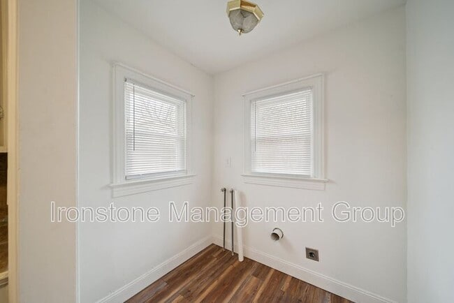 Building Photo - 2119 W 40th St