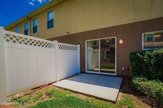 Building Photo - Beautiful 2/2.5 in Fleming Island