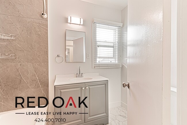 Building Photo - 515 S St Andrews Pl