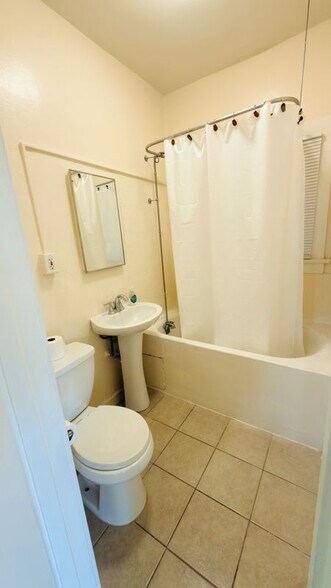 Building Photo - 1510 E Broadway