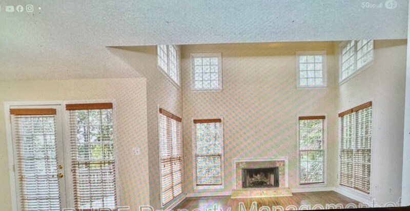 Primary Photo - 1691 Paddlewheel Dr NE