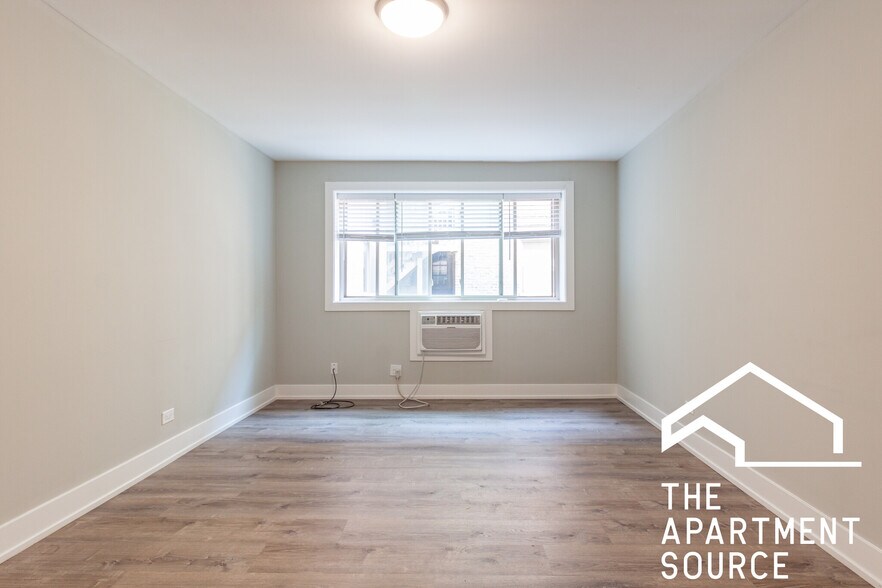 Building Photo - 529 W Surf St