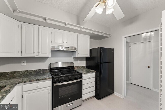 Building Photo - 3701 S George Mason Dr