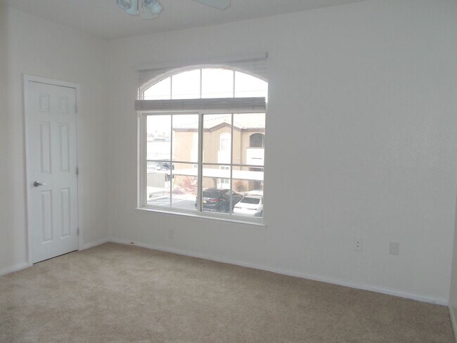 Building Photo - Precious Gem at Sedona on the Blvd!