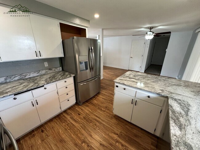 Building Photo - Update 3 bedroom 2 bathroom House